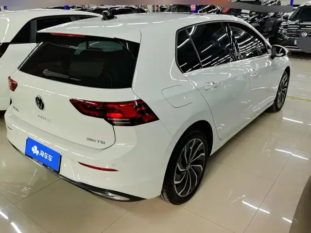 Volkswagen Golf — Фото автомобиля 3