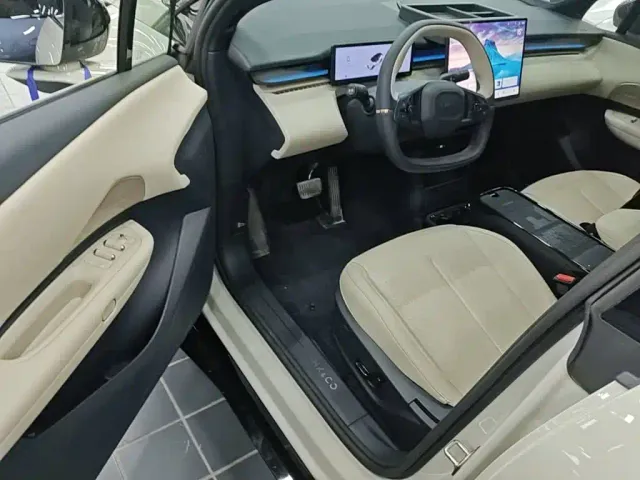 Lynk & Co Z20 — Фото автомобиля 15