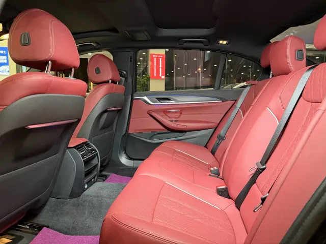 BMW 5 Series — Фото автомобиля 11