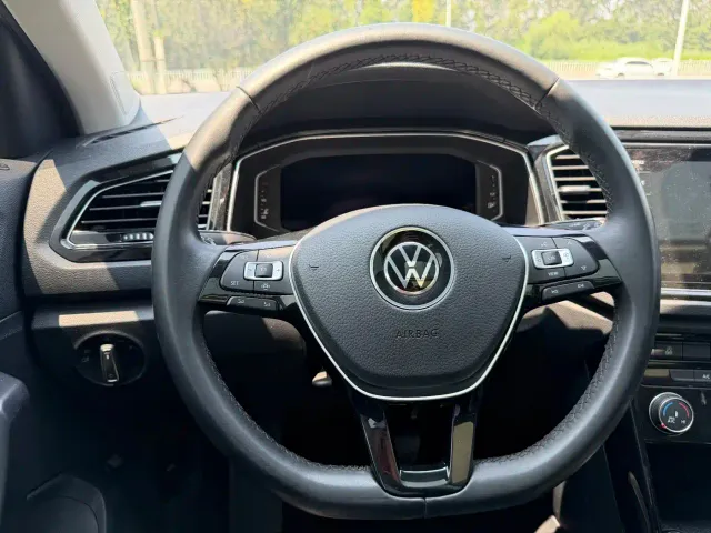 Volkswagen T-Roc — Фото автомобиля 15