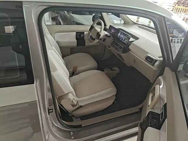 Baojun KiWi EV — Фото автомобиля 24