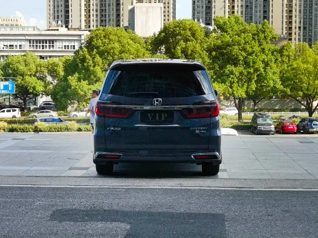 Honda Odyssey — Фото автомобиля 6