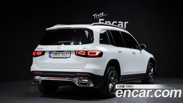 Mercedes-Benz GLB-Class — Фото автомобиля 2