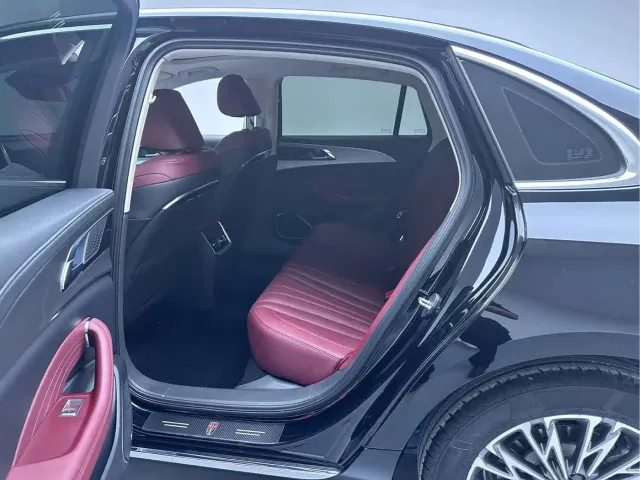 Hongqi H5 — Фото автомобиля 6