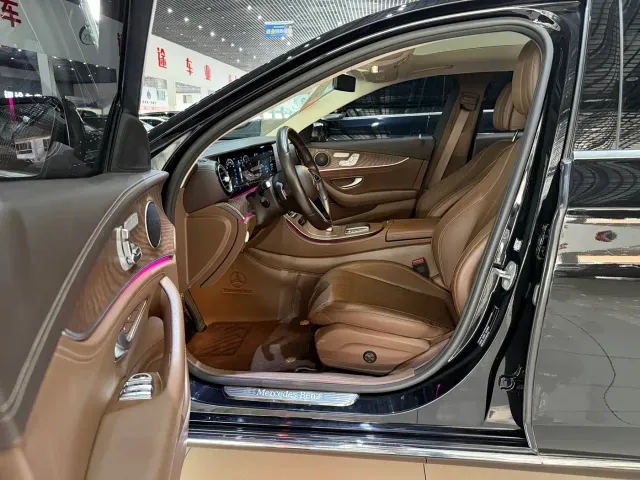Mercedes-Benz E-Class — Фото автомобиля 4