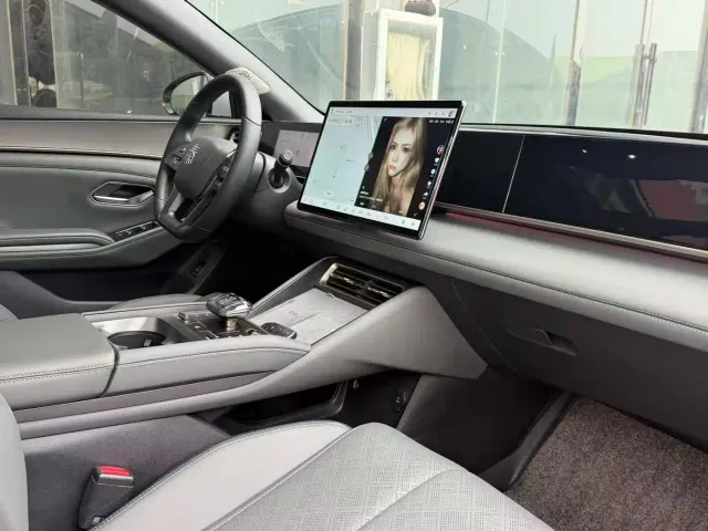 BYD Qin L — Фото автомобиля 9