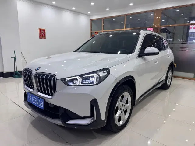 Фотография автомобиля — BMW X1