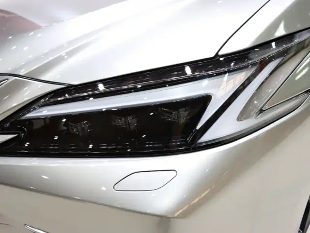 Lexus ES — Фото автомобиля 18