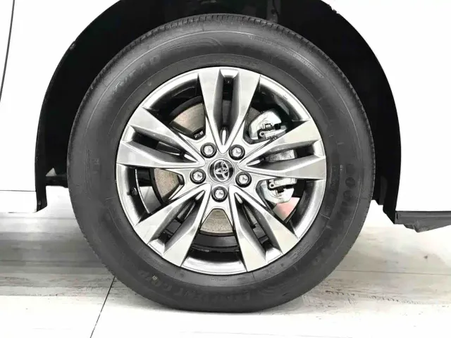 Toyota Sienna — Фото автомобиля 19