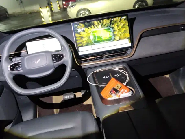 Dongfeng eπ 008 — Фото автомобиля 12