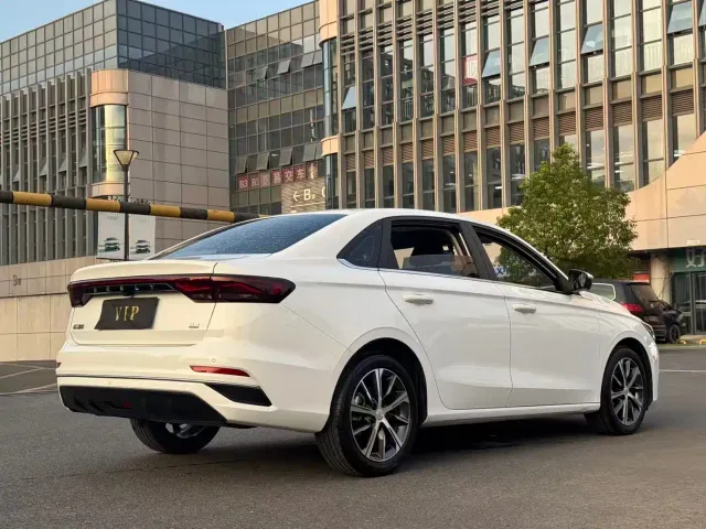 Geely Emgrand — Фото автомобиля 6