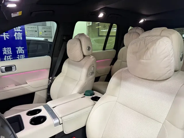 Li Auto L8 — Фото автомобиля 18