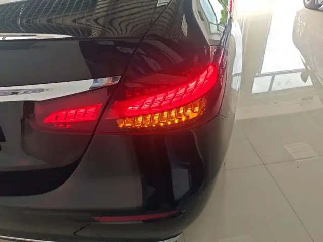 Mercedes-Benz E-Class — Фото автомобиля 7