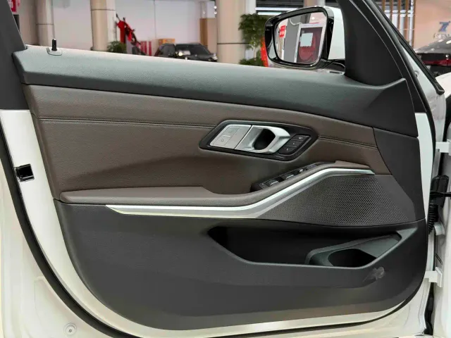 BMW 3 Series — Фото автомобиля 9