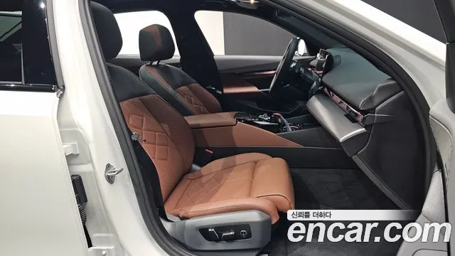 BMW 5-Series 5 серия (G60) 530i xDrive M Sport — Фото автомобиля 12