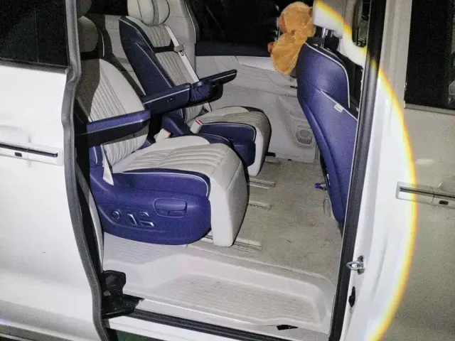 Roewe iMAX8 — Фото автомобиля 11