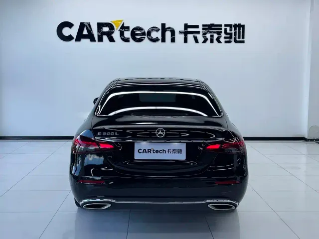 Mercedes-Benz E-Class — Фото автомобиля 4