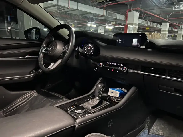 Mazda Axela — Фото автомобиля 12