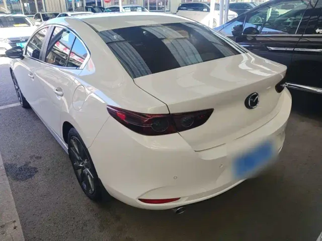Mazda Axela — Фото автомобиля 4