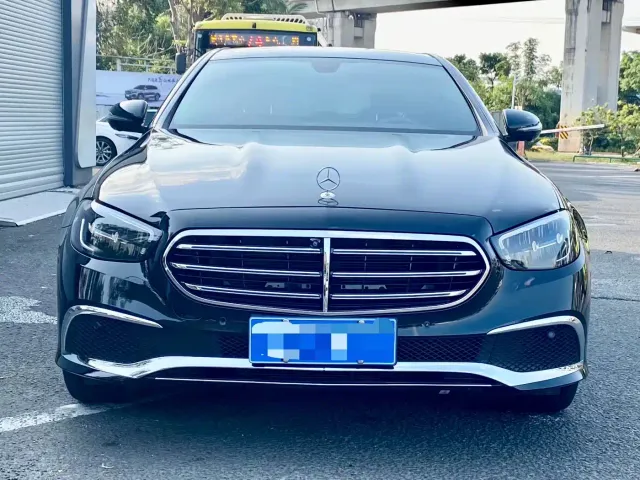 Mercedes-Benz E-Class — Фото автомобиля 2