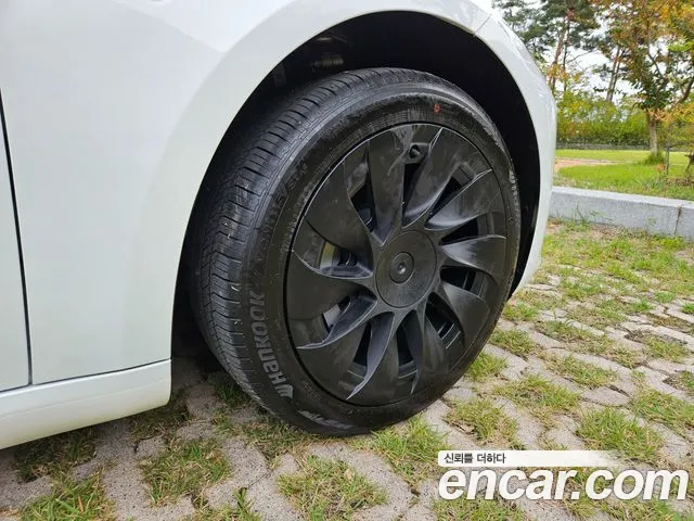 Tesla Model 3 — Фото автомобиля 5