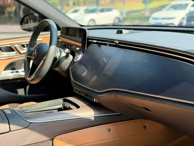 Mercedes-Benz E-Class — Фото автомобиля 7