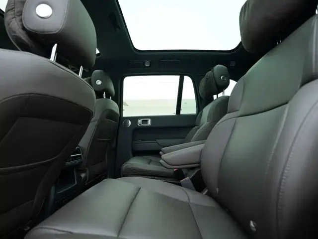 Li Auto L8 — Фото автомобиля 19