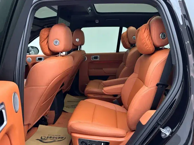 Li Auto L8 — Фото автомобиля 9