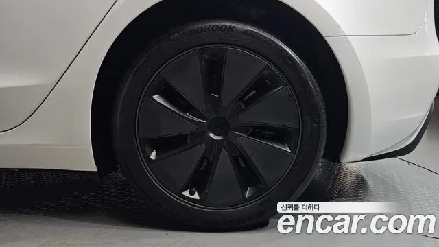 Tesla Model 3 — Фото автомобиля 18