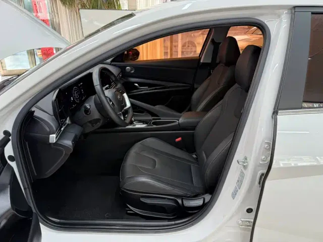 Hyundai Elantra — Фото автомобиля 16