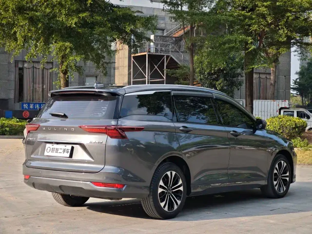 Wuling Victory — Фото автомобиля 5