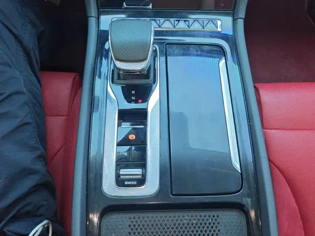 Hongqi H6 — Фото автомобиля 13