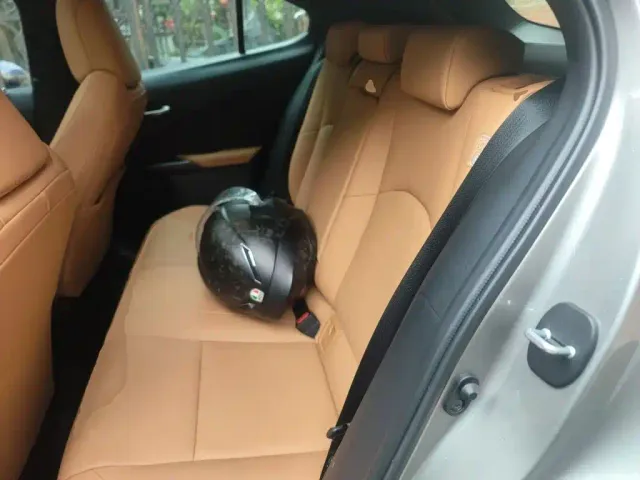 Lexus UX — Фото автомобиля 13