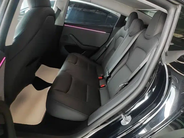 Tesla Model 3 — Фото автомобиля 16