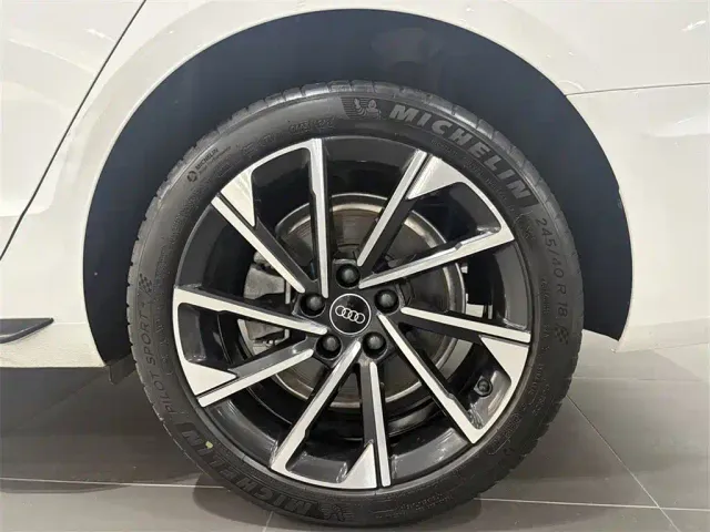 Audi A4L — Фото автомобиля 14