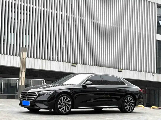 Фотография автомобиля — Mercedes-Benz E-Class