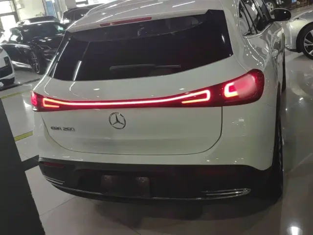 Mercedes-Benz EQA — Фото автомобиля 5