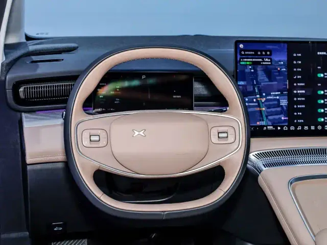 Xpeng X9 — Фото автомобиля 26