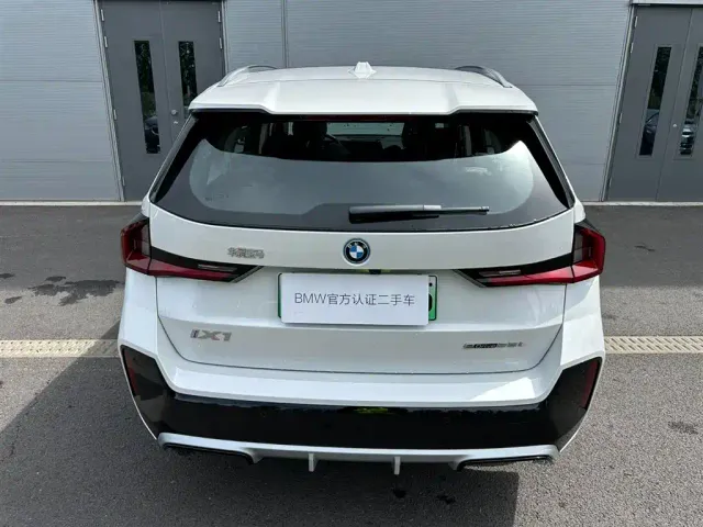 BMW BMW iX1 2025 eDrive25L M Sport Package — Фото автомобиля 13