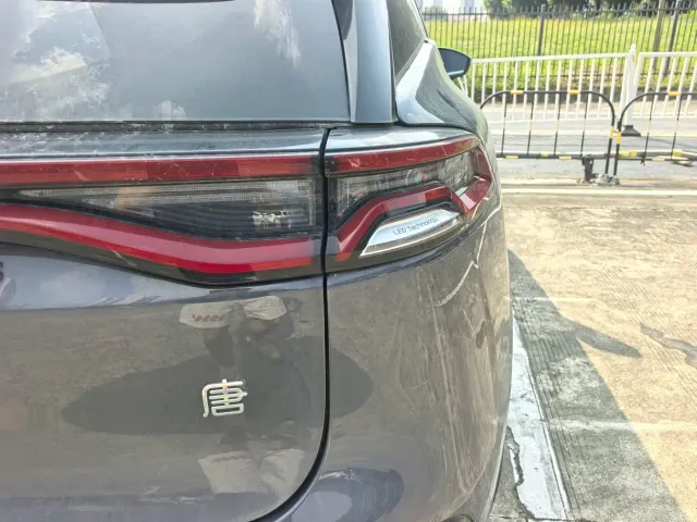 BYD Tang — Фото автомобиля 15