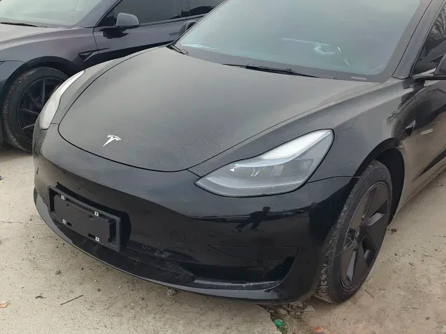 Tesla Model 3 — Фото автомобиля 3