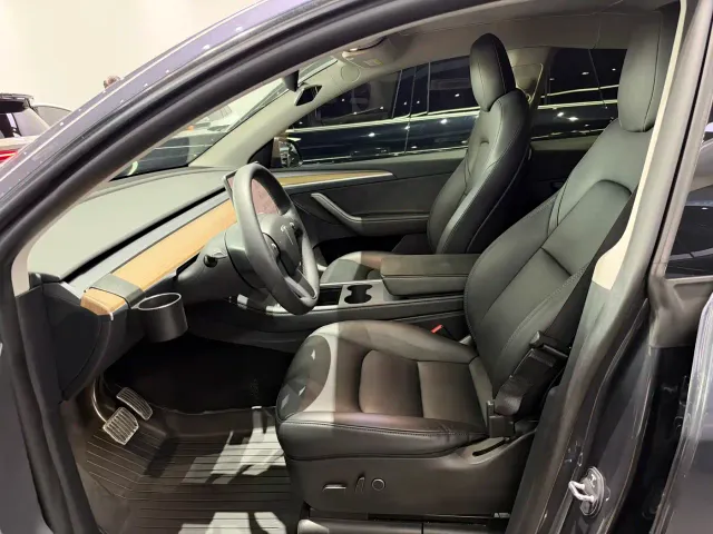 Tesla Model Y — Фото автомобиля 5