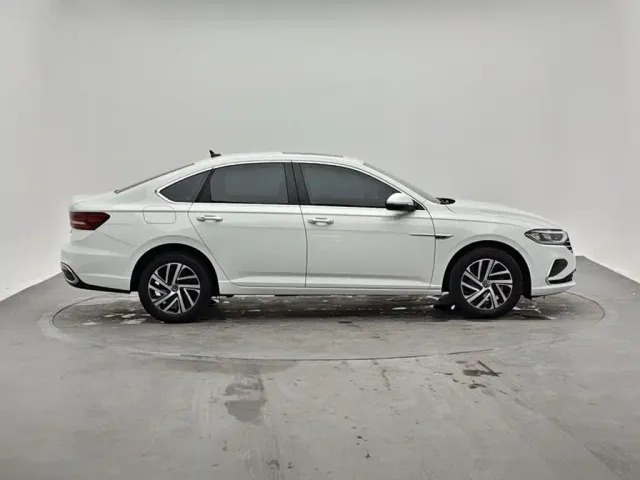 Volkswagen Lavida — Фото автомобиля 3