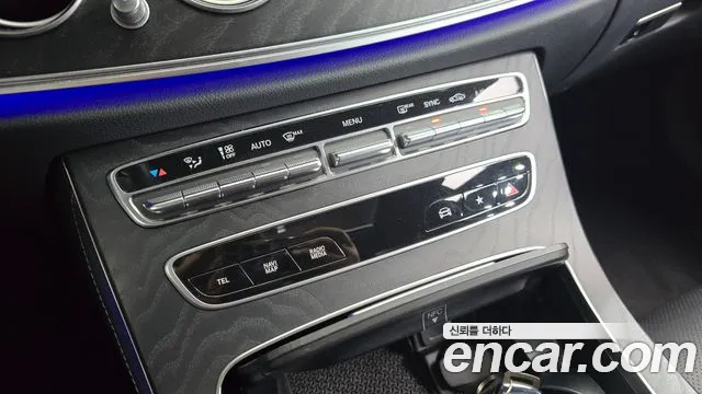 Mercedes-Benz E-Class — Фото автомобиля 30