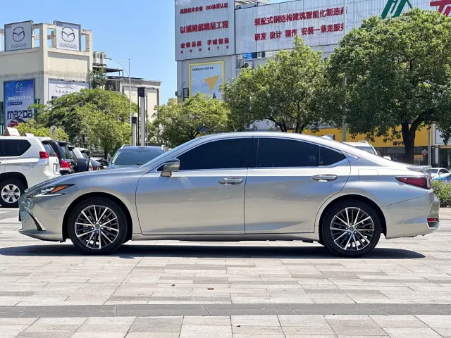 Lexus ES — Фото автомобиля 6