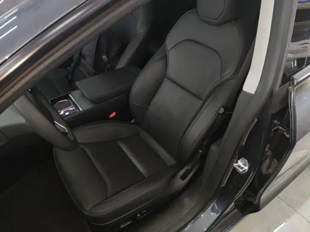 Tesla Model 3 — Фото автомобиля 14