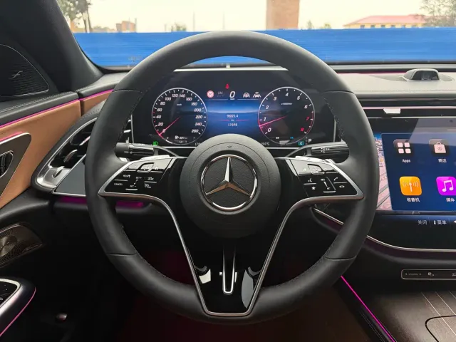 Mercedes-Benz E-Class — Фото автомобиля 11