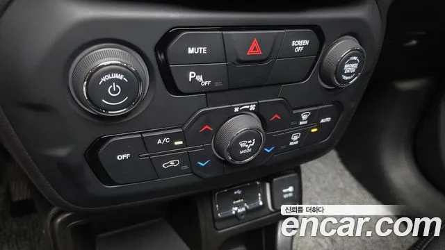 Jeep Renegade — Фото автомобиля 17