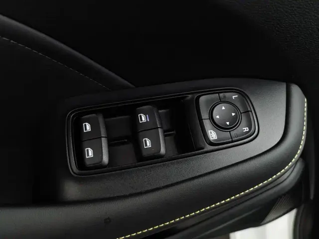 Roewe i5 — Фото автомобиля 9