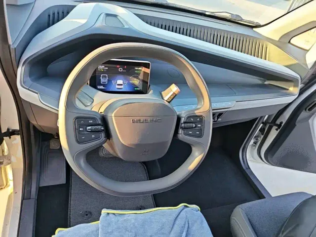 Wuling NanoEV — Фото автомобиля 9